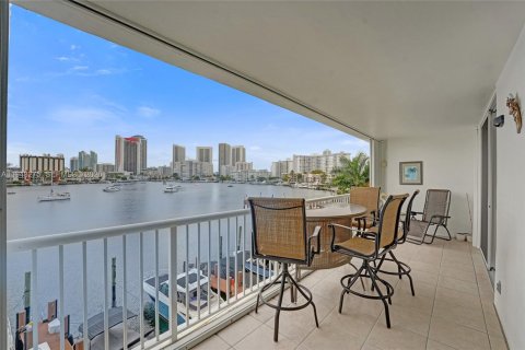 Condo in Hallandale Beach, Florida, 1 bedroom  № 2004798