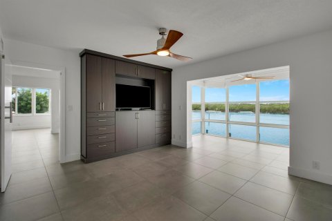 Condo in Tequesta, Florida, 2 bedrooms № 2385541 - photo 25