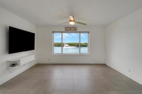 Condo in Tequesta, Florida, 2 bedrooms № 2385541 - photo 24