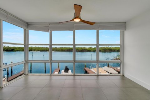 Condo in Tequesta, Florida, 2 bedrooms № 2385541 - photo 27