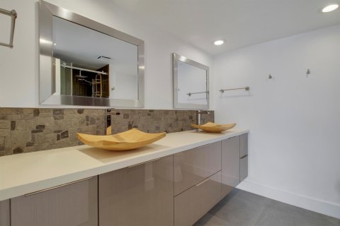 Condo in Tequesta, Florida, 2 bedrooms № 2385541 - photo 30