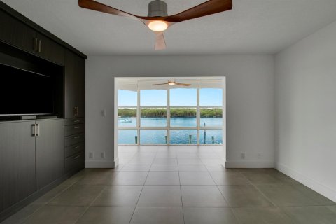 Condo in Tequesta, Florida, 2 bedrooms № 2385541 - photo 26