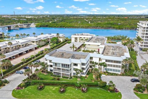 Condo in Tequesta, Florida, 2 bedrooms № 2385541 - photo 6