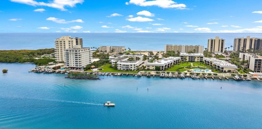 Condo in Tequesta, Florida, 2 bedrooms № 2385541