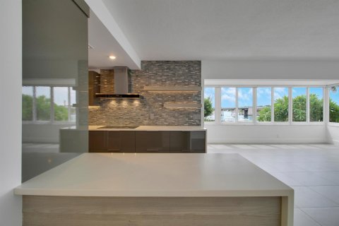 Condo in Tequesta, Florida, 2 bedrooms № 2385541 - photo 17