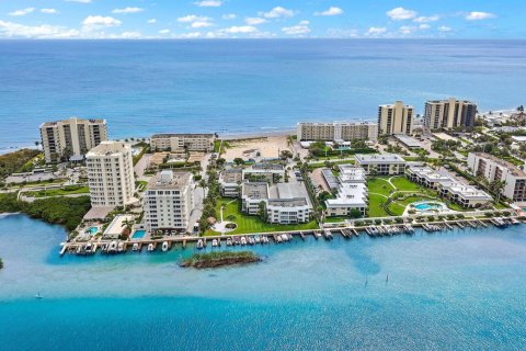 Condo in Tequesta, Florida, 2 bedrooms № 2385541 - photo 3