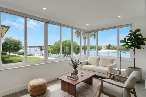 Condo in Tequesta, Florida, 2 bedrooms № 2385541 - photo 9
