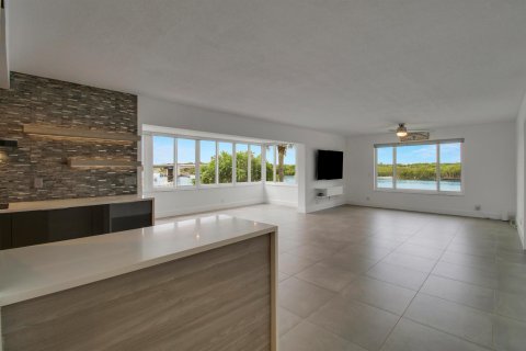 Condo in Tequesta, Florida, 2 bedrooms № 2385541 - photo 23