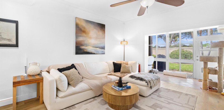 Townhouse in Delray Beach, Florida 2 bedrooms, 118.91 sq.m. № 2087512