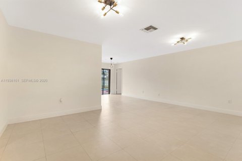 Villa ou maison à louer à Miami Lakes, Floride: 4 chambres, 226.12 m2 № 2001155 - photo 27