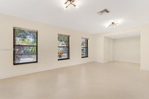 Villa ou maison à louer à Miami Lakes, Floride: 4 chambres, 226.12 m2 № 2001155 - photo 23