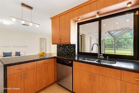 Villa ou maison à louer à Miami Lakes, Floride: 4 chambres, 226.12 m2 № 2001155 - photo 6