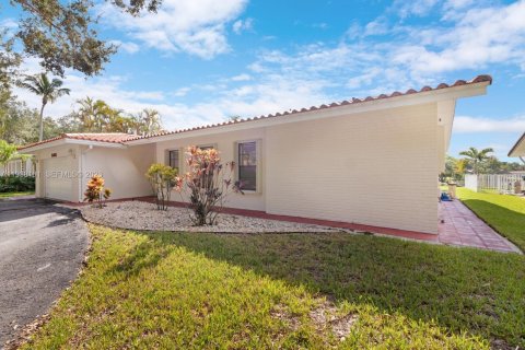 Villa ou maison à Miami Lakes, Floride 4 chambres, 226.12 m2 № 2001155
