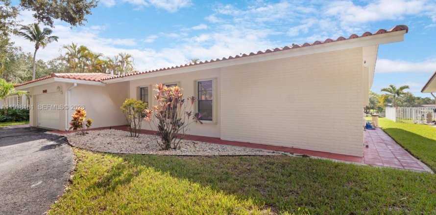 Villa ou maison à Miami Lakes, Floride 4 chambres, 226.12 m2 № 2001155