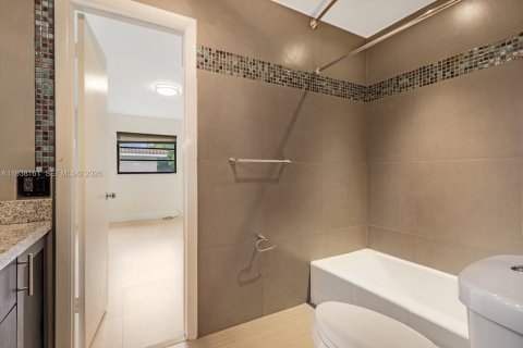 Villa ou maison à louer à Miami Lakes, Floride: 4 chambres, 226.12 m2 № 2001155 - photo 17