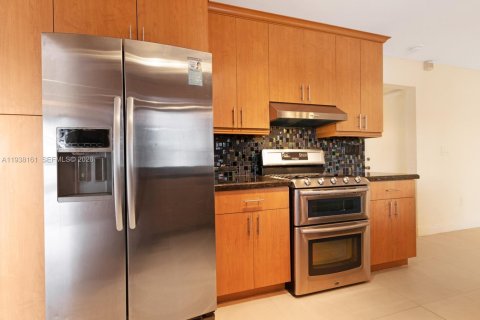 Villa ou maison à louer à Miami Lakes, Floride: 4 chambres, 226.12 m2 № 2001155 - photo 30