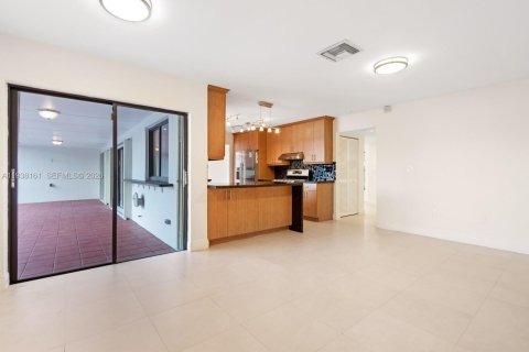 Villa ou maison à louer à Miami Lakes, Floride: 4 chambres, 226.12 m2 № 2001155 - photo 29