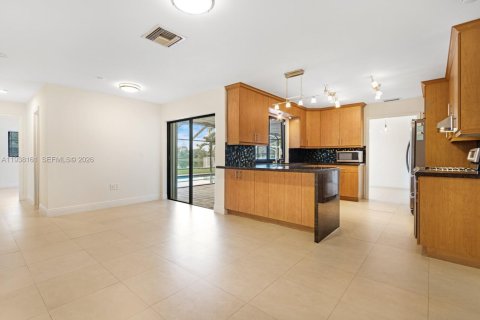 Villa ou maison à louer à Miami Lakes, Floride: 4 chambres, 226.12 m2 № 2001155 - photo 28