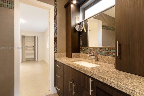 Villa ou maison à louer à Miami Lakes, Floride: 4 chambres, 226.12 m2 № 2001155 - photo 16