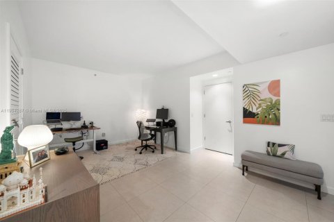 Condominio en venta en Miami, Florida, 1 dormitorio, 102.19 m2 № 2020564 - foto 25