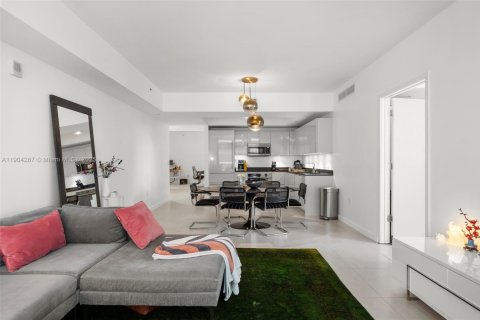 Condominio en venta en Miami, Florida, 1 dormitorio, 102.19 m2 № 2020564 - foto 12