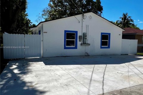 Casa en alquiler en Miami, Florida, 1 dormitorio, 46.45 m2 № 1926307 - foto 2