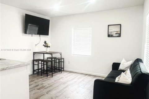Casa en alquiler en Miami, Florida, 1 dormitorio, 46.45 m2 № 1926307 - foto 12