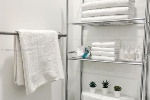 Casa en alquiler en Miami, Florida, 1 dormitorio, 46.45 m2 № 1926307 - foto 15