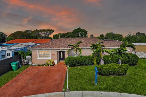 House in Homestead, Florida 4 bedrooms, 151.8 sq.m. № 1776331 - photo 3