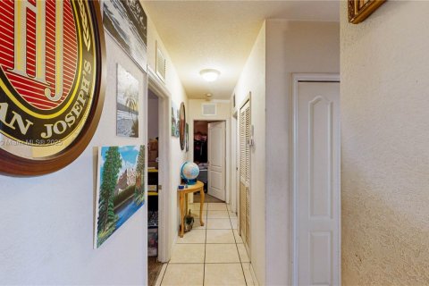 House in Homestead, Florida 4 bedrooms, 151.8 sq.m. № 1776331 - photo 15