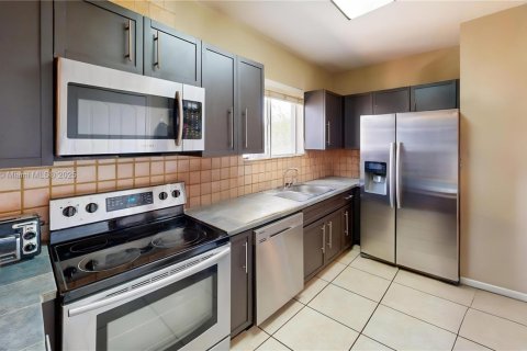 House in Homestead, Florida 4 bedrooms, 151.8 sq.m. № 1776331 - photo 13