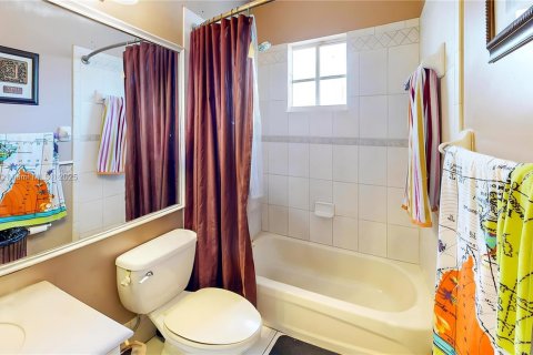 House in Homestead, Florida 4 bedrooms, 151.8 sq.m. № 1776331 - photo 20