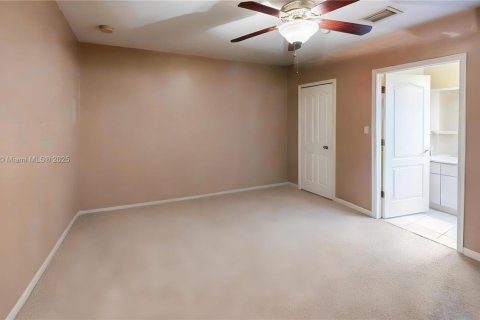 House in Homestead, Florida 4 bedrooms, 151.8 sq.m. № 1776331 - photo 22