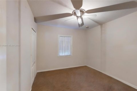 House in Homestead, Florida 4 bedrooms, 151.8 sq.m. № 1776331 - photo 24
