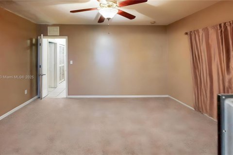 House in Homestead, Florida 4 bedrooms, 151.8 sq.m. № 1776331 - photo 16