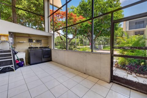 Townhouse in Aventura, Florida 3 bedrooms, 123.56 sq.m. № 2185902 - photo 23