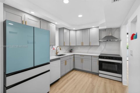 Townhouse in Aventura, Florida 3 bedrooms, 123.56 sq.m. № 2185902 - photo 5