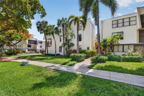 Townhouse in Aventura, Florida 3 bedrooms, 123.56 sq.m. № 2185902 - photo 16