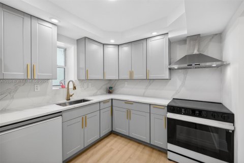 Townhouse in Aventura, Florida 3 bedrooms, 123.56 sq.m. № 2185902 - photo 6