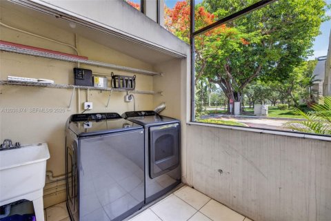 Townhouse in Aventura, Florida 3 bedrooms, 123.56 sq.m. № 2185902 - photo 25