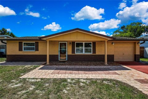 House in Port Richey, Florida 2 bedrooms, 96.99 sq.m. № 1909976 - photo 1