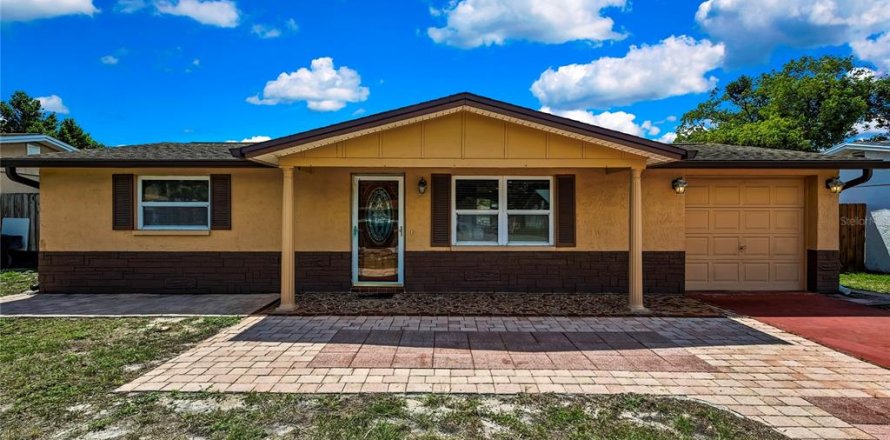 House in Port Richey, Florida 2 bedrooms, 96.99 sq.m. № 1909976