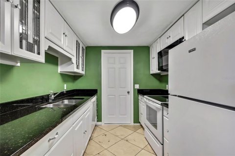 House in Port Richey, Florida 2 bedrooms, 96.99 sq.m. № 1909976 - photo 17