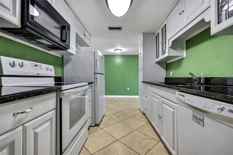 House in Port Richey, Florida 2 bedrooms, 96.99 sq.m. № 1909976 - photo 19