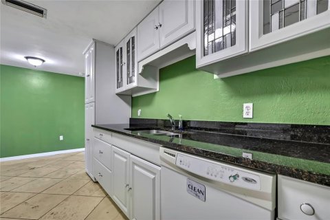 House in Port Richey, Florida 2 bedrooms, 96.99 sq.m. № 1909976 - photo 20