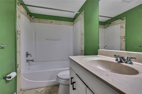 House in Port Richey, Florida 2 bedrooms, 96.99 sq.m. № 1909976 - photo 28