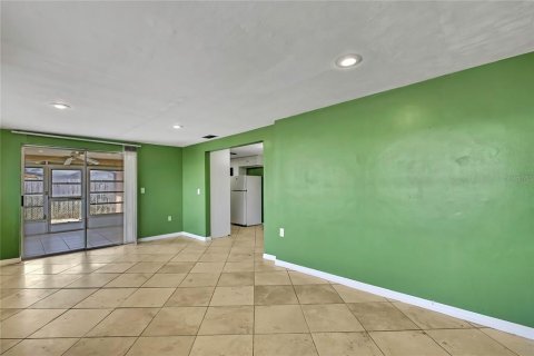 House in Port Richey, Florida 2 bedrooms, 96.99 sq.m. № 1909976 - photo 13