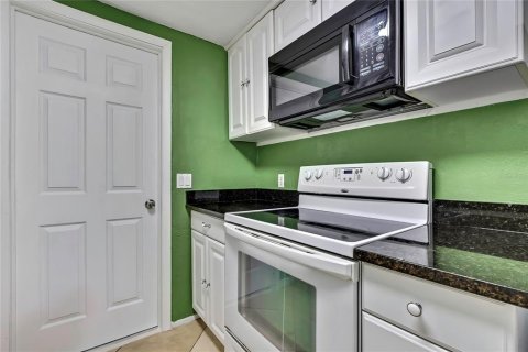 House in Port Richey, Florida 2 bedrooms, 96.99 sq.m. № 1909976 - photo 18