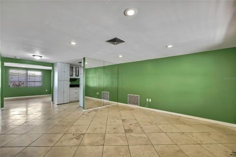 House in Port Richey, Florida 2 bedrooms, 96.99 sq.m. № 1909976 - photo 2