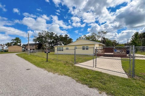House in Weeki Wachee, Florida 2 bedrooms, 54.63 sq.m. № 1812445 - photo 12